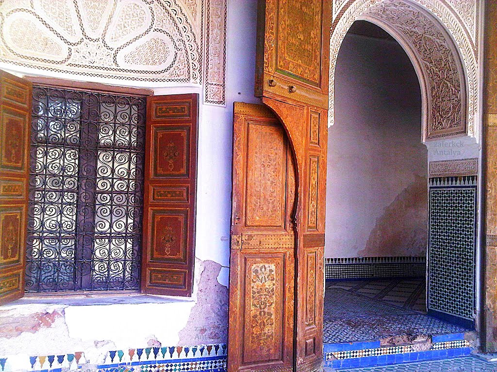 Bahia Palace architecture – Moroccan craftsmanship on a Luxury Marrakech Tour